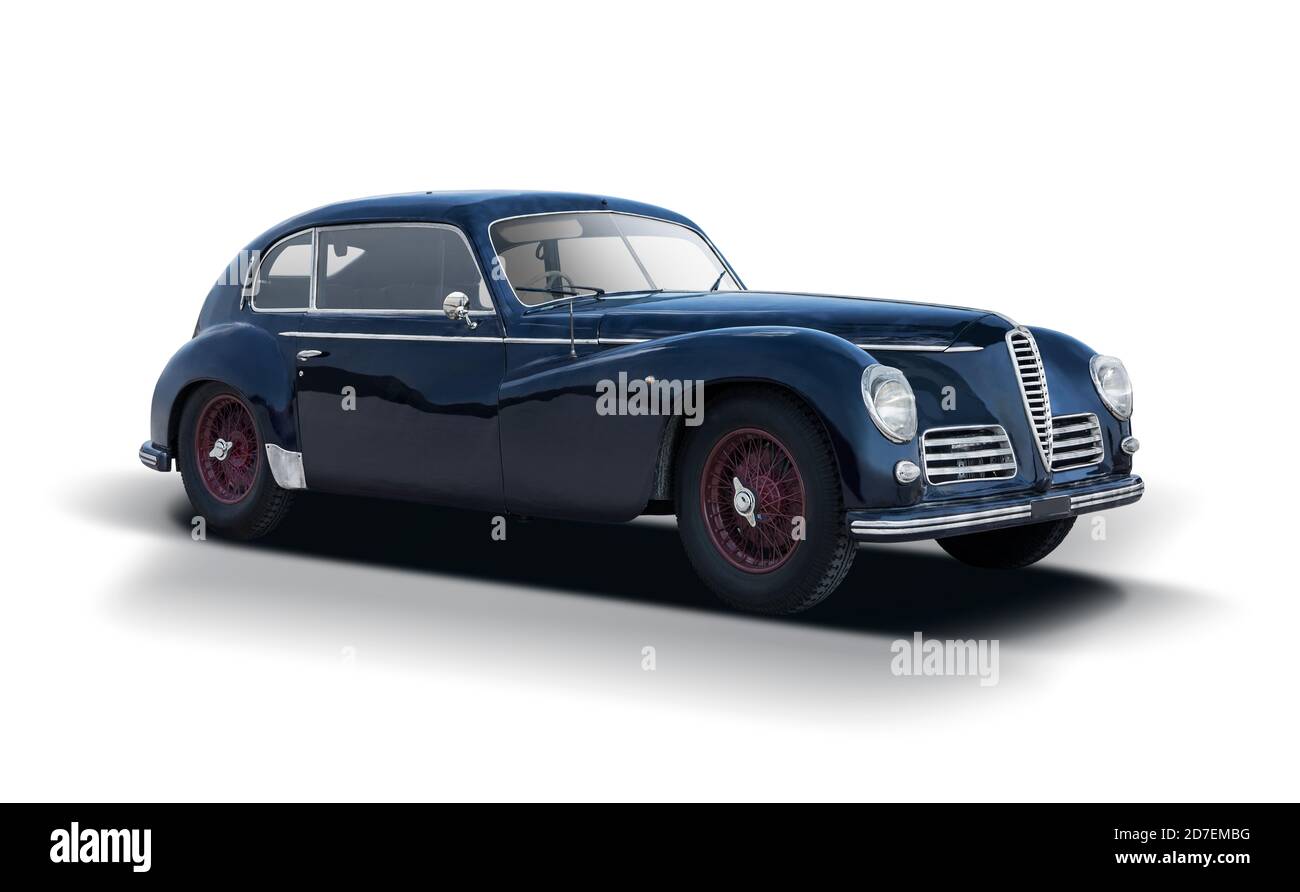 Vue avant d'une voiture italienne classique isolée sur fond blanc Classique Voiture italienne isolée sur fond blanc Banque D'Images