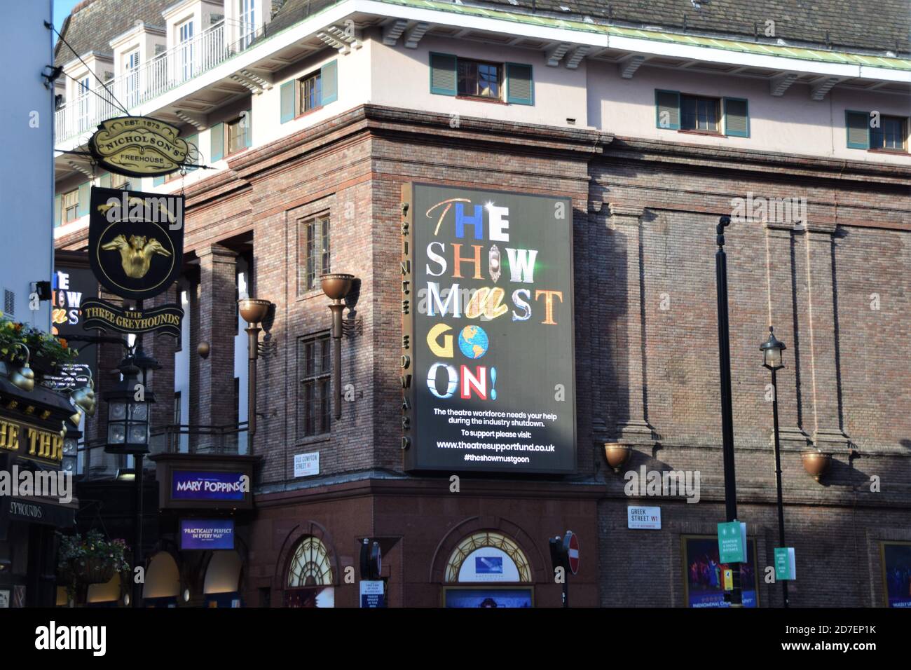 Le spectacle doit faire l'annonce du soutien de l'industrie au Prince Edward Theatre, Old Compton Street, Londres Banque D'Images