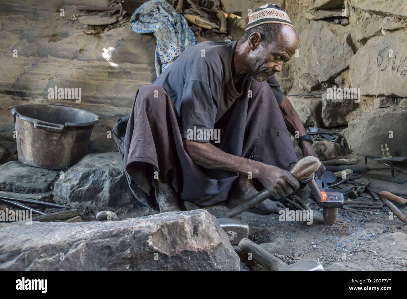 Forgeron Africain Banque De Photographies Et Dimages à Haute Résolution Alamy 