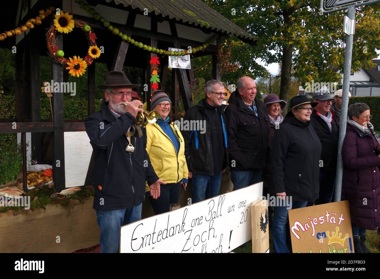 Résidents célébrant le jour de Thanksgiving dans le village de Mutzenich, en Allemagne. 2020. Fêtes de la moisson dans le village allemand de Mutzenich Banque D'Images