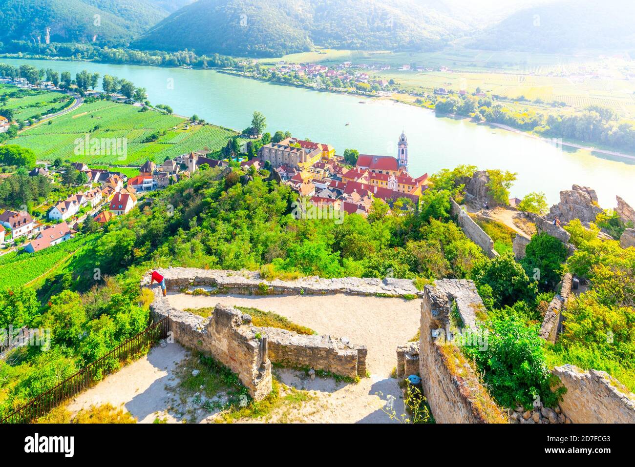 Vue panoramique sur le village de Durnstein, vallée de Wachau du Danube, Autriche. Banque D'Images