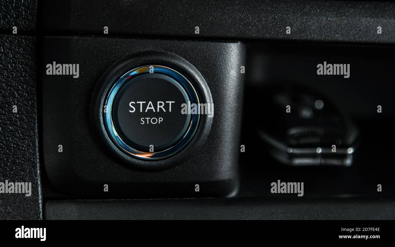 Bouton de démarrage du moteur de voiture Banque D'Images
