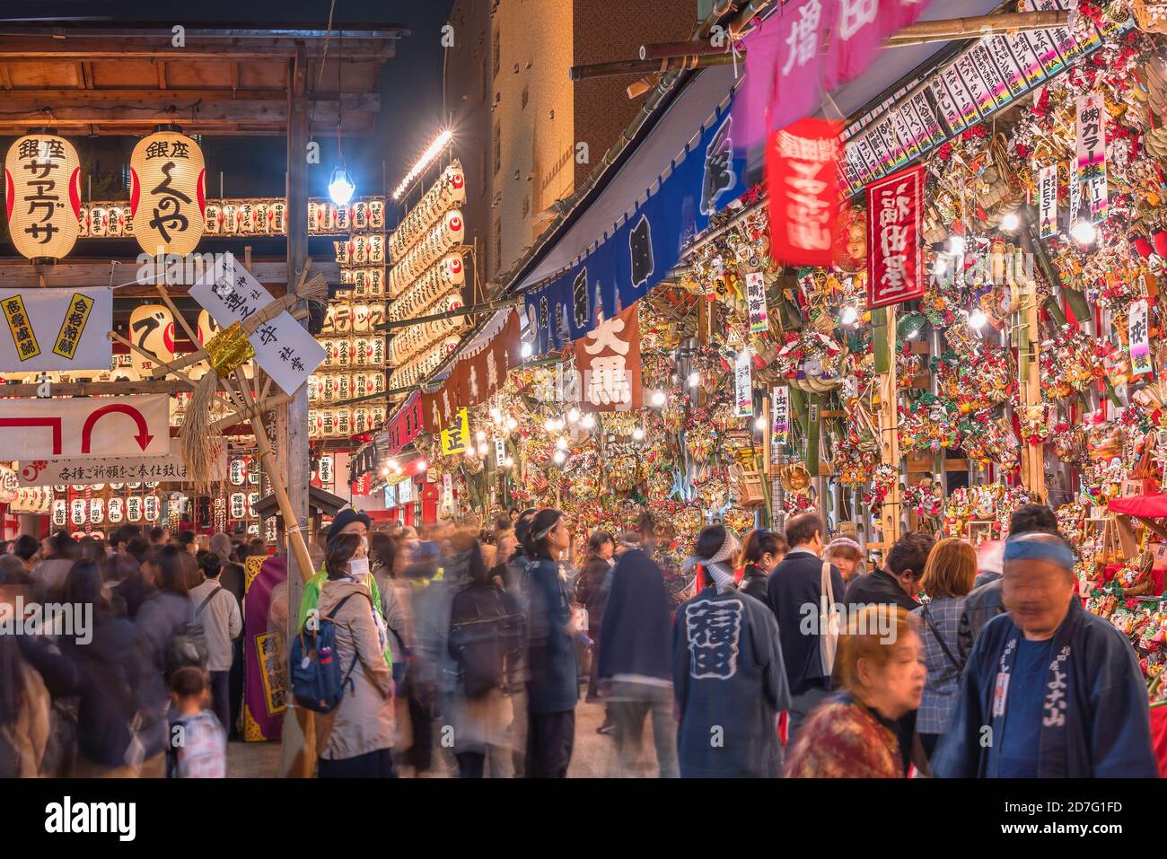 asakusa, japon - novembre 08 2019 : exposition de rakes de bambou ou Engi Kumade vendus à des commerçants pour avoir le succès dans les affaires pendant le Tori-no Banque D'Images