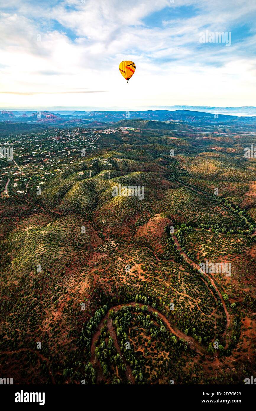 Montgolfière au Sunrise | Canyon Sedona Arizona États-Unis Banque D'Images