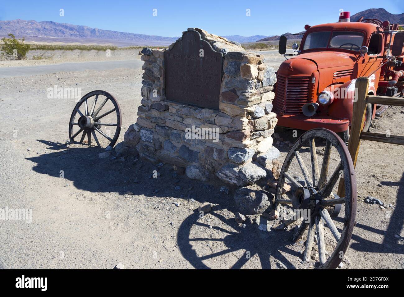 Burnt Wagons point Monument à Stovepipe Wells Village, parc national de la Vallée de la mort, Californie Banque D'Images