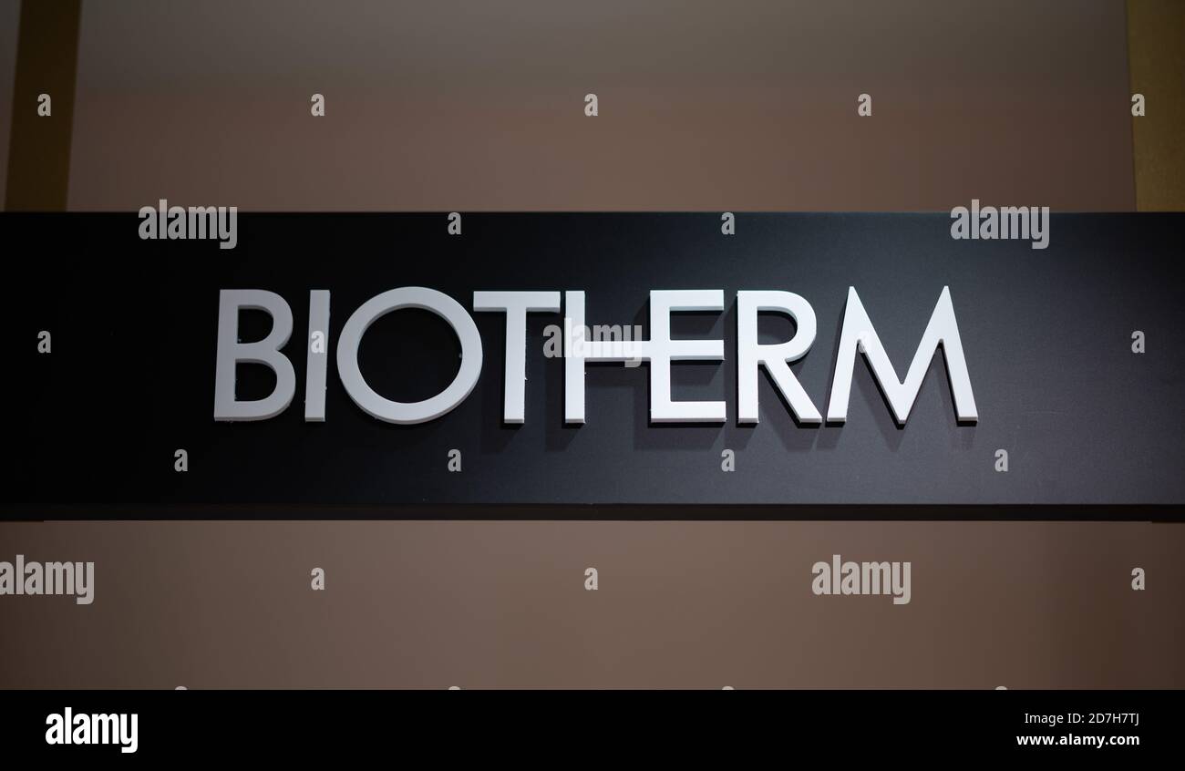 Hambourg, Allemagne. 22 octobre 2020. Le logo de la marque Biotherm, pris dans un magasin Douglas sur Jungfernstieg. Credit: Daniel Reinhardt/dpa/Alay Live News Banque D'Images