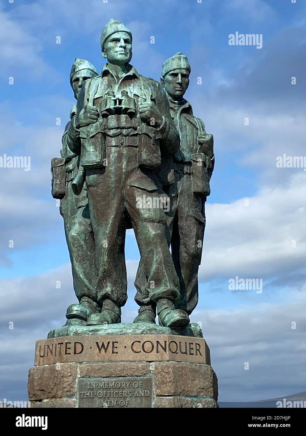 LE MÉMORIAL DU COMMANDO à Lochaber, en Écosse, dévoilé en 1952, en regardant le dépôt d'entraînement du commando au château d'Achnacarry établi en 1942. Banque D'Images