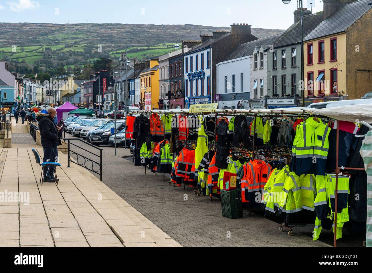 Bantry, West Cork, Irlande. 23 octobre 2020. Bantry Friday Market fonctionne aujourd'hui et est plus calme que d'habitude. Cependant, malgré le Conseil du comté de Cork déclarant seulement les étals vendant des articles essentiels tels que la nourriture, de nombreux étals semblent vendre des articles non essentiels. Crédit : AG News/Alay Live News Banque D'Images