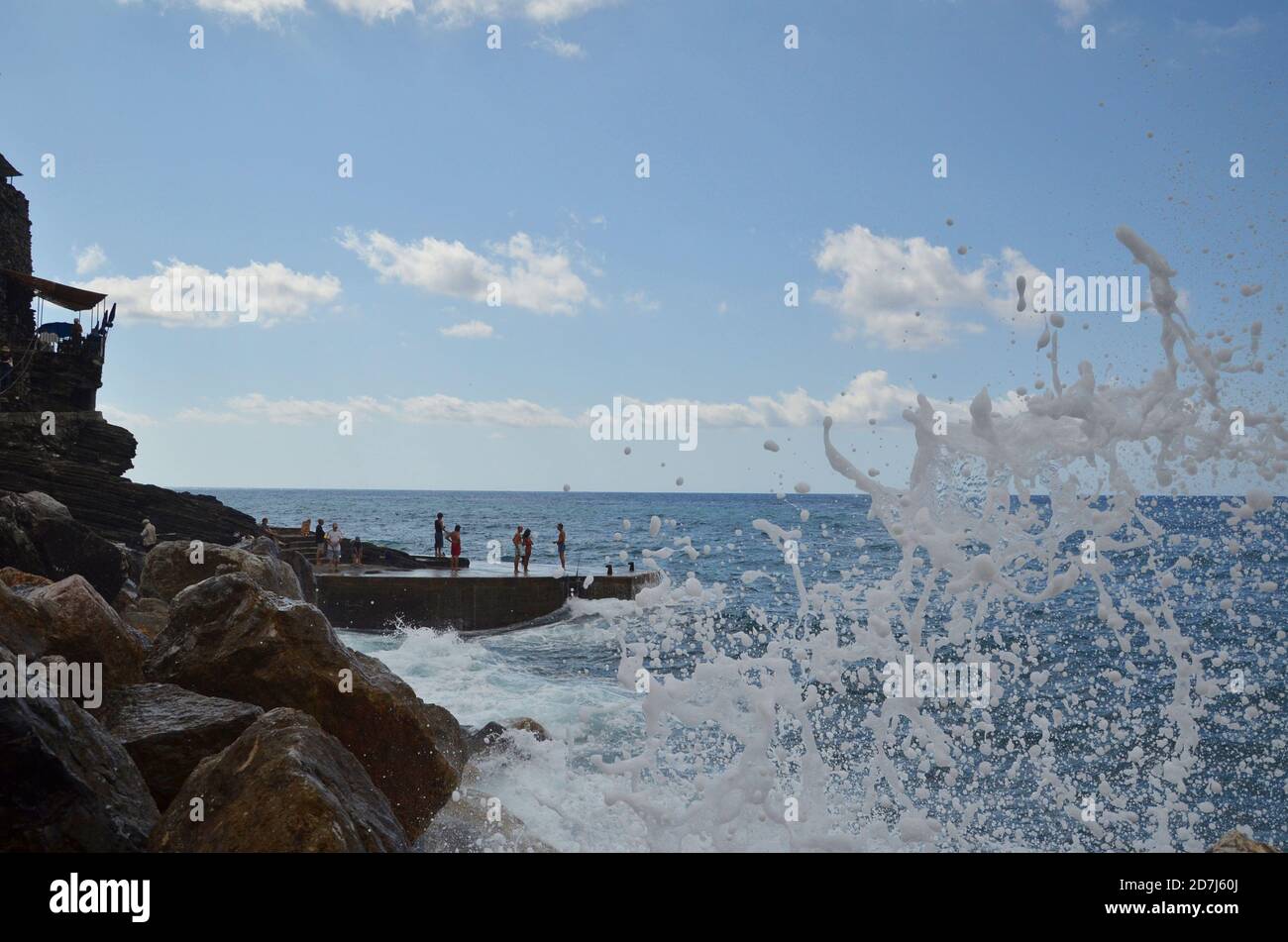 Le petit port de Vernazza – le seul point d'atterrissage sécurisé sur la côte des Cinque Terre. Banque D'Images