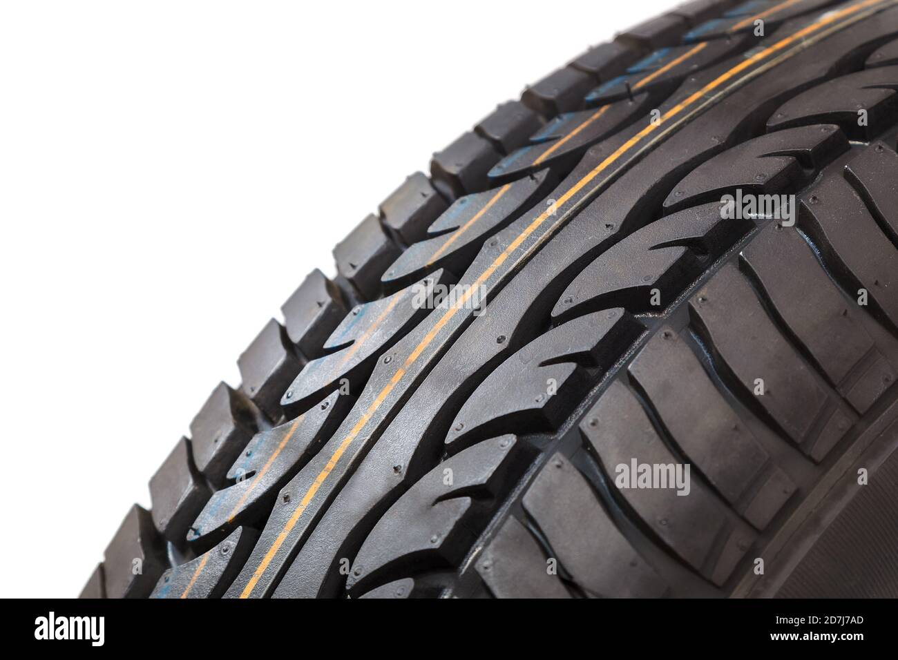 Pneus de voiture isolés sur fond blanc. Banque D'Images