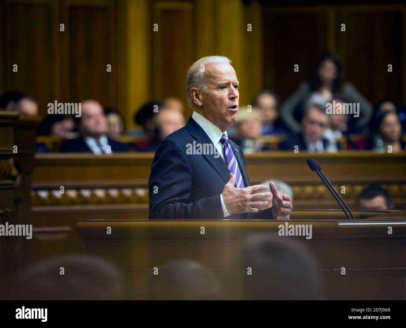 KIEV, UKRAINE - 08 décembre 2015: Vice-président des États-Unis Joseph Biden lors de son discours dans la Verkhovna Rada d'Ukraine, Kiev Banque D'Images