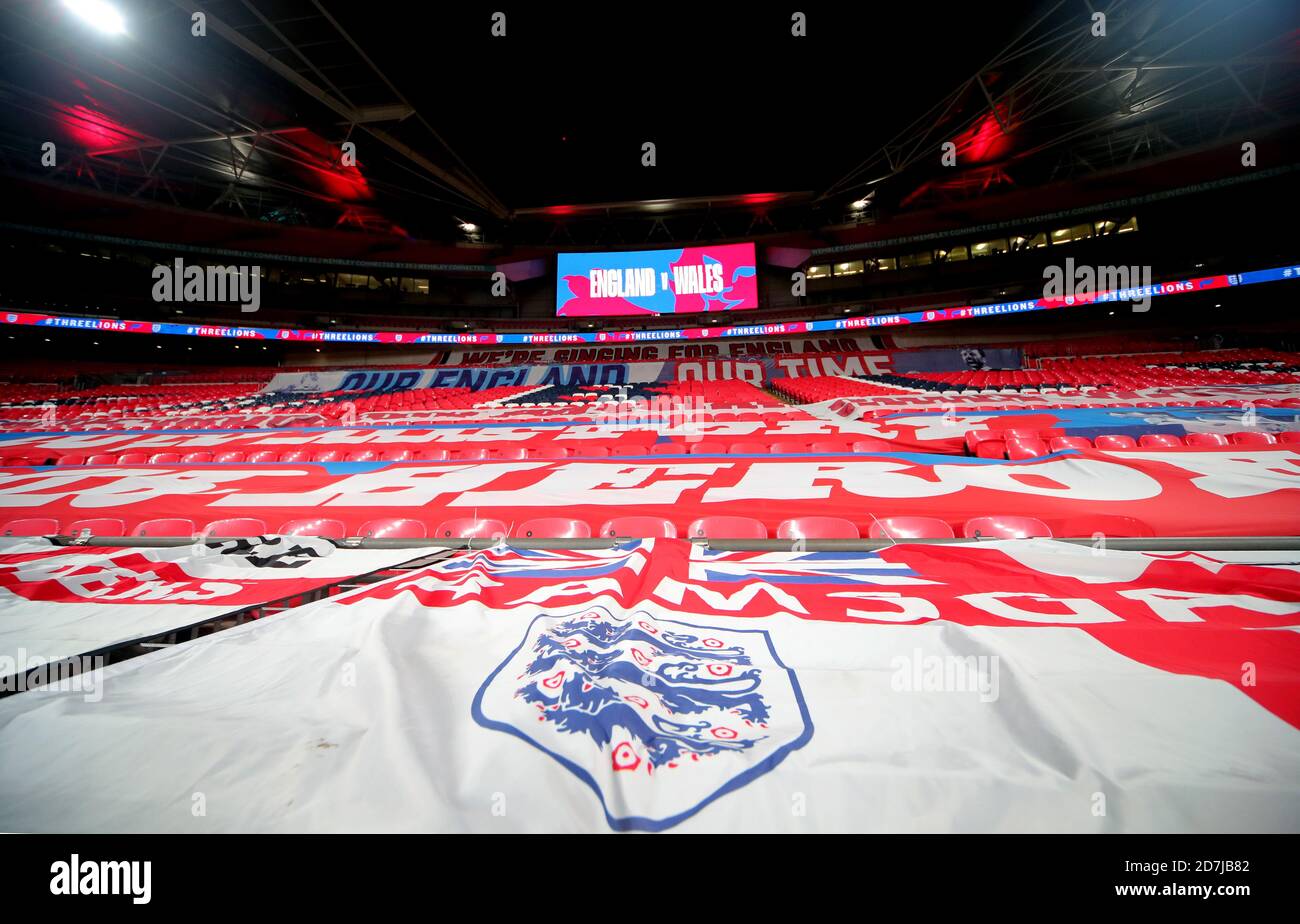 DRAPEAUX DE L'ANGLETERRE DANS DES SIÈGES VIDES, ANGLETERRE V PAYS DE GALLES, 2020 Banque D'Images