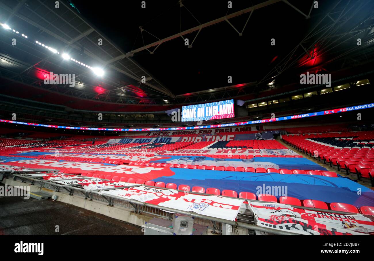 DRAPEAUX DE L'ANGLETERRE DANS DES SIÈGES VIDES, ANGLETERRE V PAYS DE GALLES, 2020 Banque D'Images