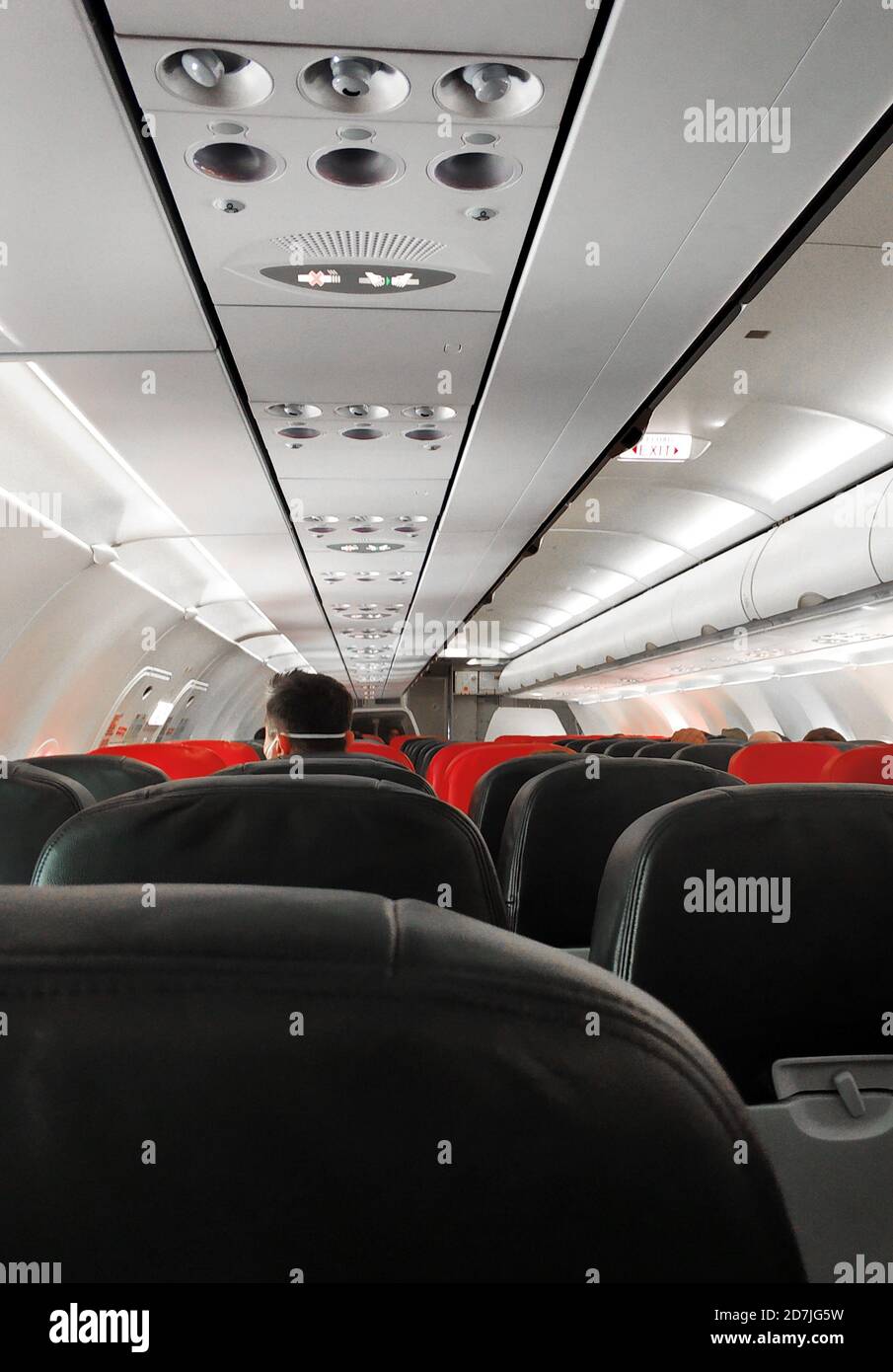 Boutons de commande de l'intérieur de l'avion, du porte-bagages et de la  ventilation Photo Stock - Alamy