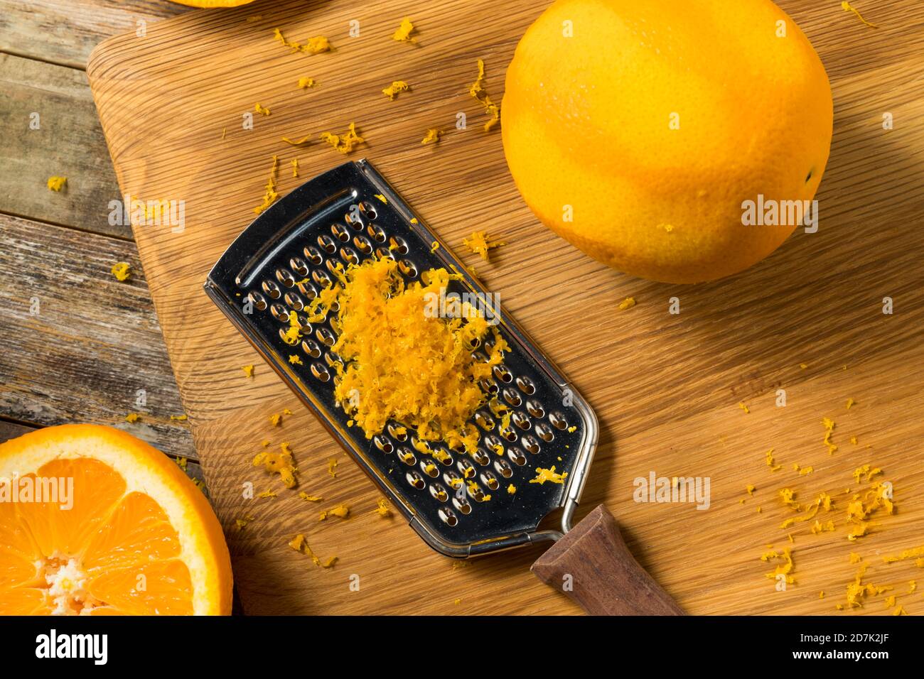 Zeste d'orange biologique cru prêt à cuire avec Banque D'Images