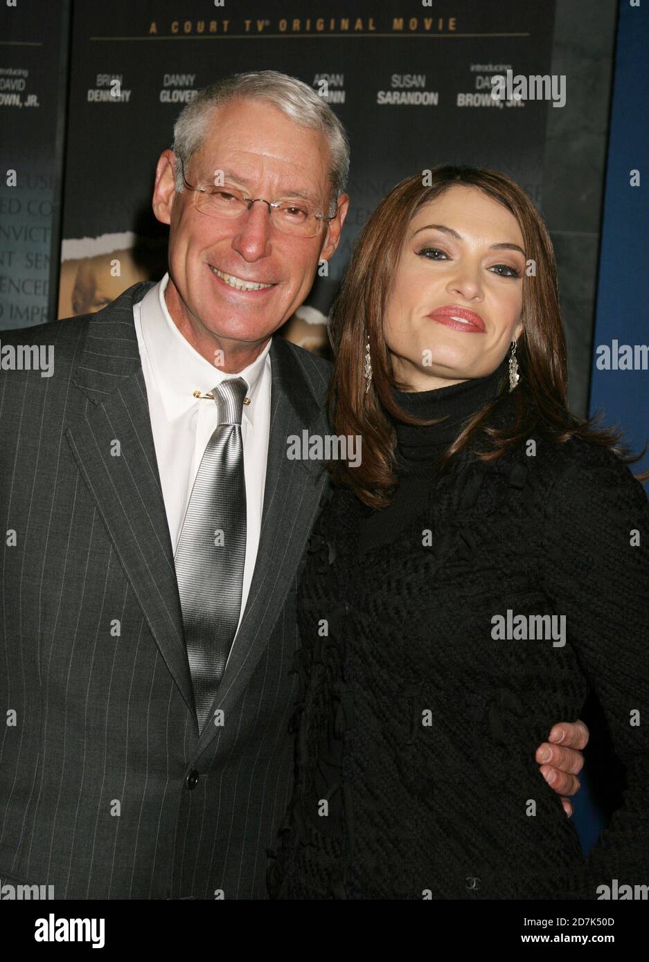 Henry Schleiff et Kimberly Guilfole Newsom assistent à la première du court TV film original 'The Exonerated' au Musée de la télévision et de la radio à New York le 25 janvier 2005. Crédit photo : Henry McGee/MediaPunch Banque D'Images