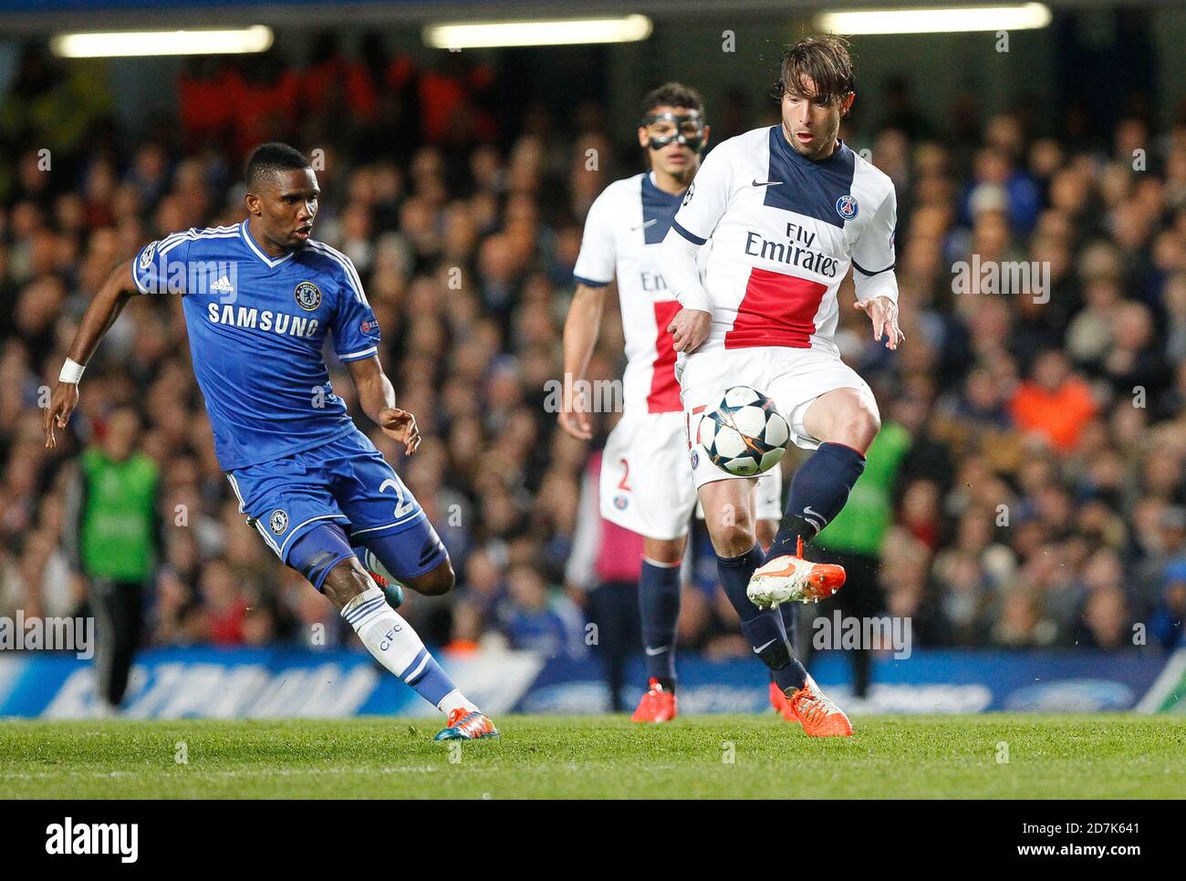 Maxwell de Paris Saint Germain et Samuel ETO du FC Chelsea pendant la Ligue des champions de l'UEFA, match de football entre le FC Chelsea et Paris Saint-Germain le 08 avril 2014 au stade Stamford Bridge à Paris, France - photo Laurent Lairys / DPPI Banque D'Images