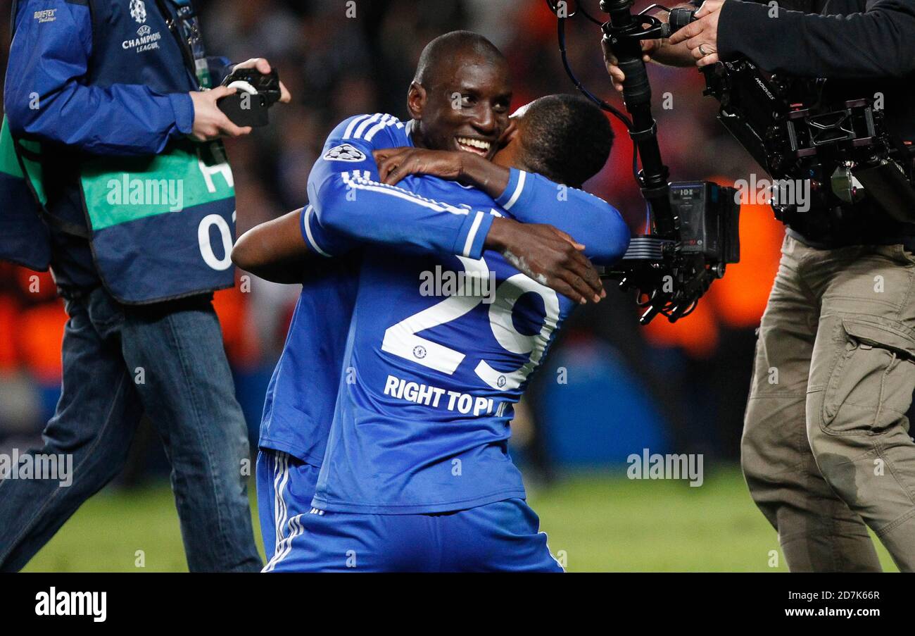 Samuel ETO'o et Demba Ba du FC Chelsea lors de la Ligue des champions de l'UEFA, match de football entre le FC Chelsea et Paris Saint-Germain le 08 avril 2014 au stade Stamford Bridge à Paris, France - photo Laurent Lairys / DPPI Banque D'Images