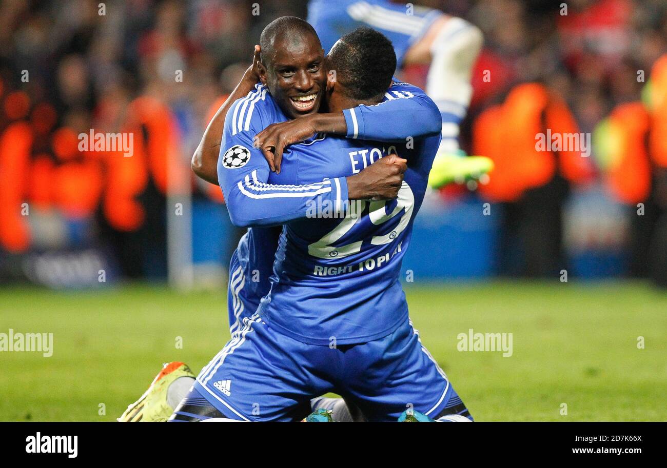 Samuel ETO'o et Demba Ba du FC Chelsea lors de la Ligue des champions de l'UEFA, match de football entre le FC Chelsea et Paris Saint-Germain le 08 avril 2014 au stade Stamford Bridge à Paris, France - photo Laurent Lairys / DPPI Banque D'Images