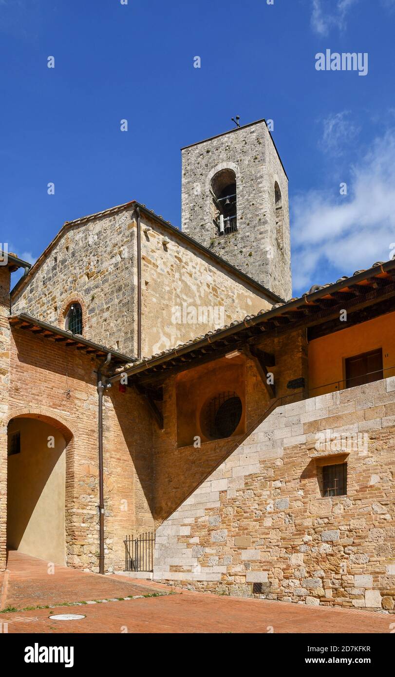 Piazza Luigi Pecori avec la cathédrale (Collégiale de Santa Maria Assunta) dans la vieille ville, UNESCO W.H. Site, San Gimignano, Toscane, Italie Banque D'Images