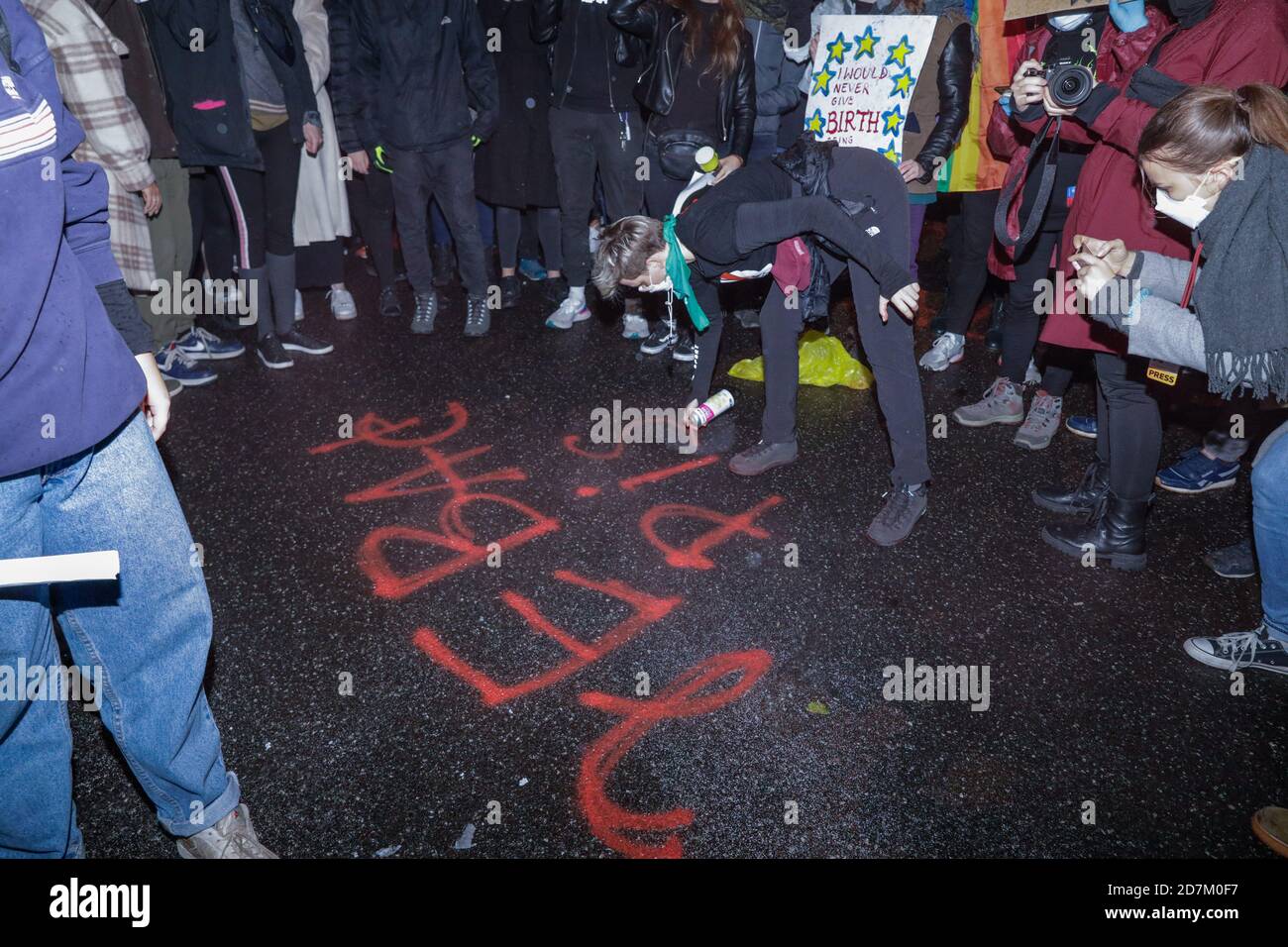 Varsovie, Pologne. 23 octobre 2020. 23 octobre 2020, Varsovie, Pologne: Plus de 25,000 personnes sont venues protester contre la loi anti-avortement adoptée par le Tribunal constitutionnel. De cette façon, la Pologne est devenue l'État le plus régime en Europe en termes de droit de l'avortement. Crédit: Grzegorz Banaszak/ZUMA Wire/Alay Live News Banque D'Images