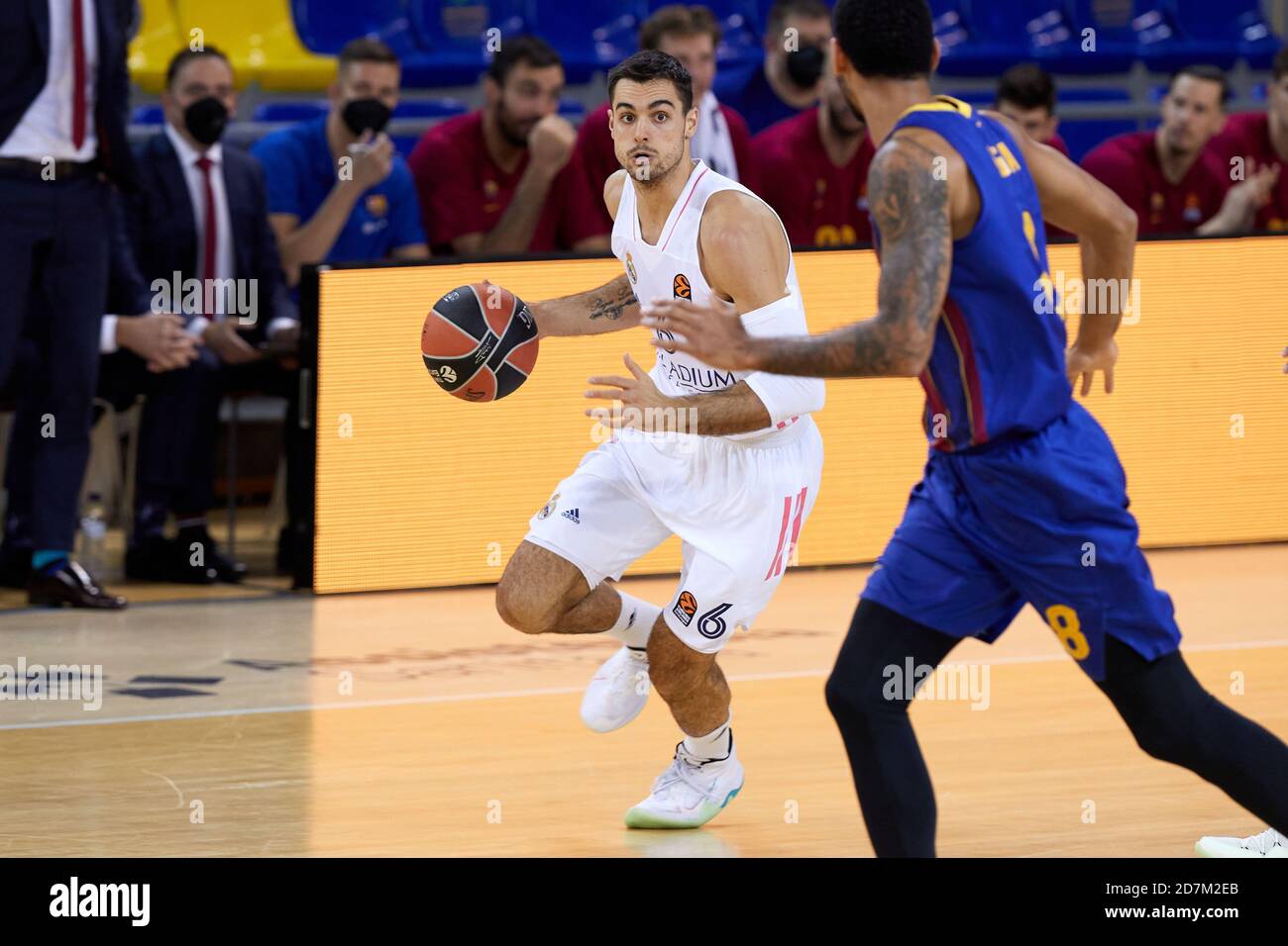 Barcelone, Espagne. 23 octobre 2020. Alberto Abalde du Real Madrid en action lors du match Euroligue des compagnies aériennes turques entre le FC Barcelone et le Real Madrid au Palau Blaugrana le 23 octobre 2020 à Barcelone, Espagne. Crédit : Dax Images/Alamy Live News Banque D'Images