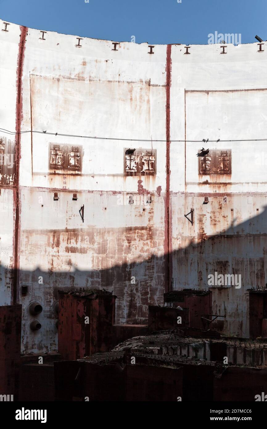 Mur endommagé de la station d'énergie atomique de Crimée abandonnée. Kazantyp Banque D'Images