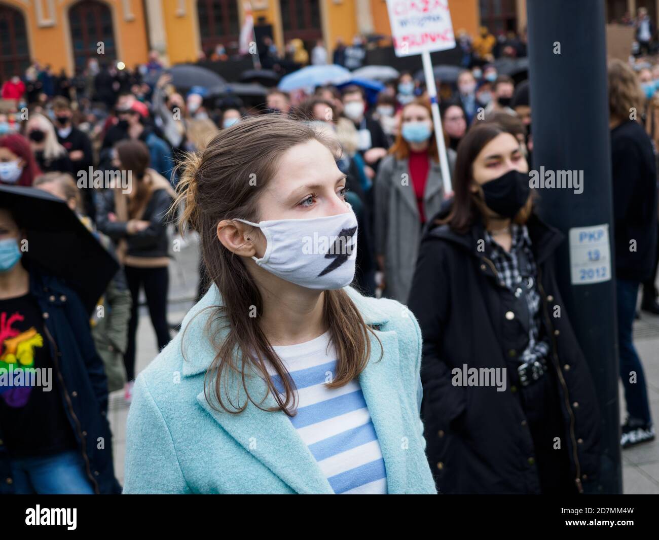 Wroclaw, Pologne, 23 octobre 2020 - manifestation des femmes dans la ville polonaise de Wroclaw parce que le tribunal supérieur de Pologne statue sur une loi interdisant les avortements. Banque D'Images