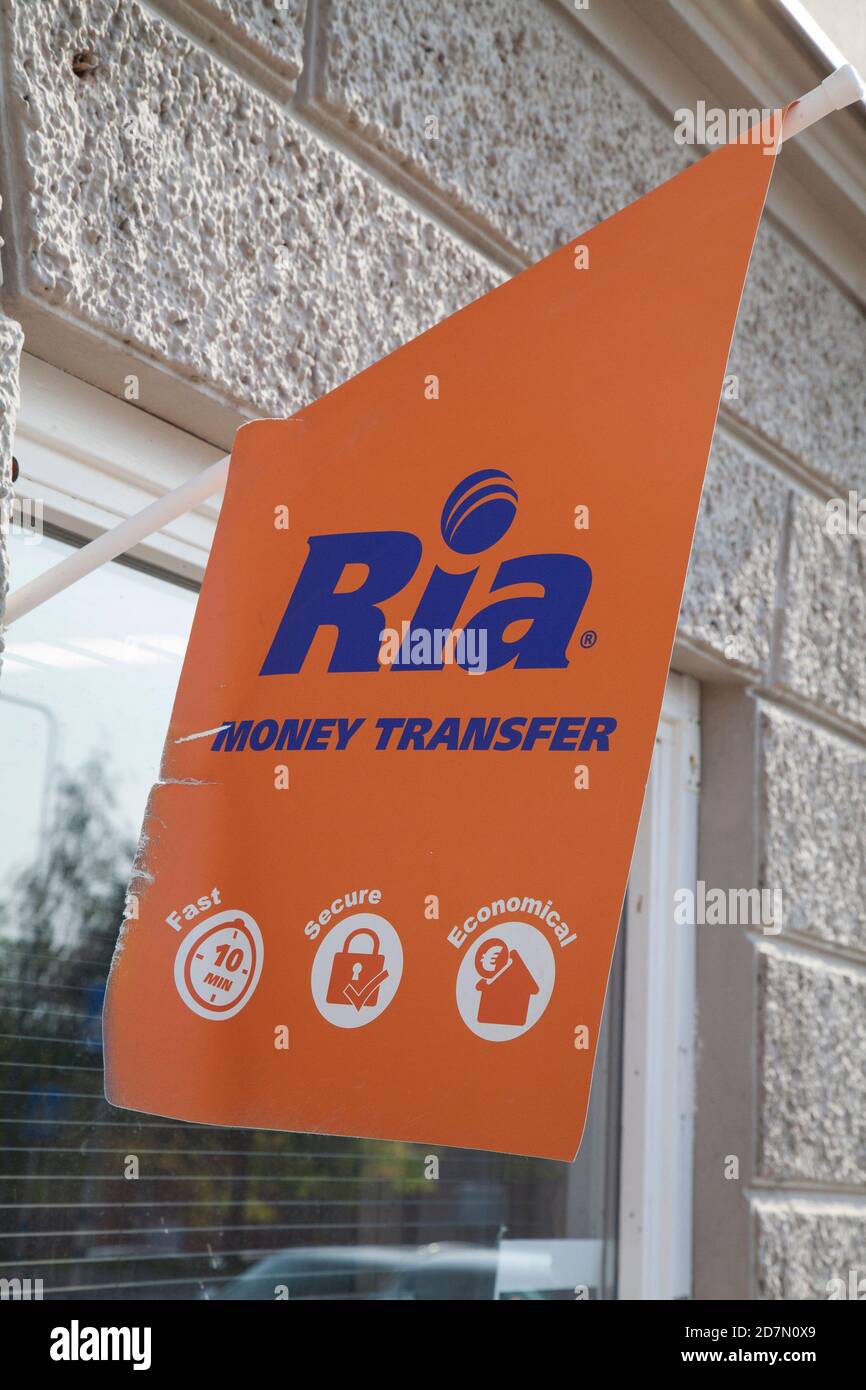 Moneytransfer personne à personne compagnie RIA transfert d'argent drapeau outsideagent Banque D'Images