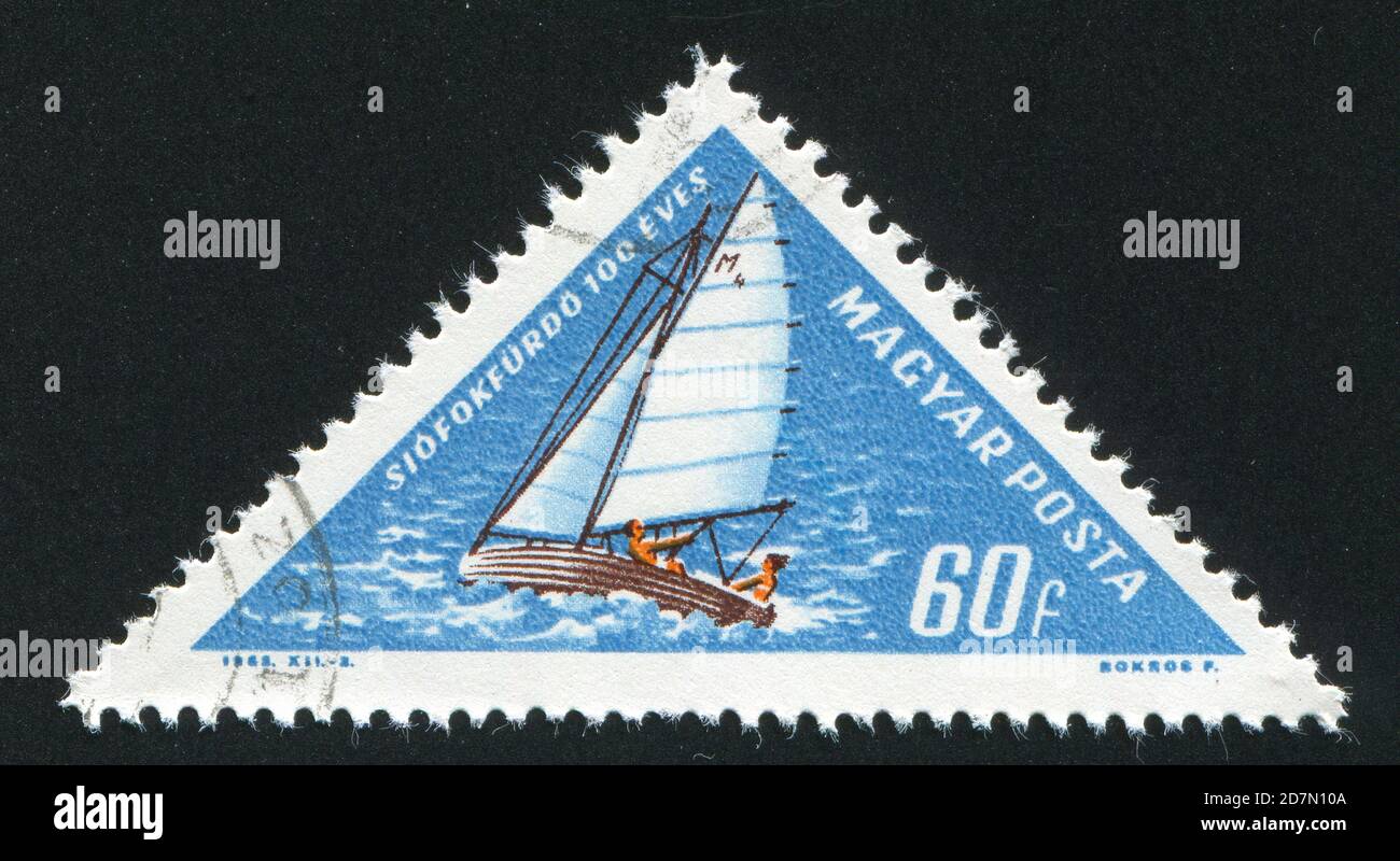 HONGRIE - VERS 1963: Timbre imprimé par la Hongrie, montrer les gens sur le yacht, vers 1963 Banque D'Images