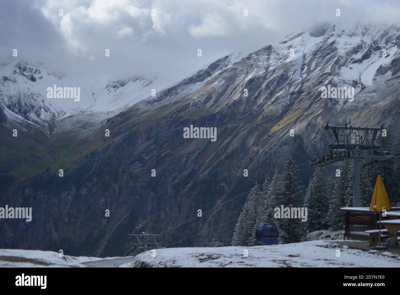 Vue sur Kandersteg depuis Oeschinensee Banque D'Images