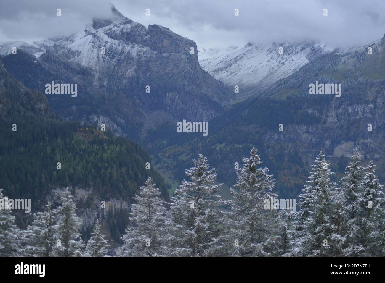 Vue sur Kandersteg depuis Oeschinensee Banque D'Images