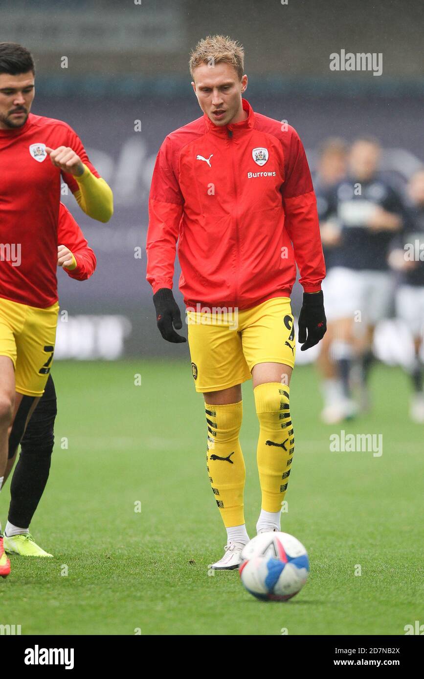 Londres, Royaume-Uni. 24 octobre 2020. Cauley Woodrow de Barnsley se réchauffe lors du match de championnat EFL Sky Bet entre Millwall et Barnsley à la Den, Londres, Angleterre, le 24 octobre 2020. Photo de Ken Sparks. Utilisation éditoriale uniquement, licence requise pour une utilisation commerciale. Aucune utilisation dans les Paris, les jeux ou les publications d'un seul club/ligue/joueur. Crédit : UK Sports pics Ltd/Alay Live News Banque D'Images