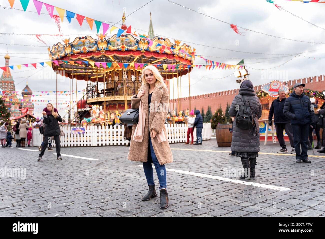 01 14 2020 Moscou, Fédération de Russie, les gens marchent le long de la place rouge. Fêtes de Noël à Moscou Banque D'Images