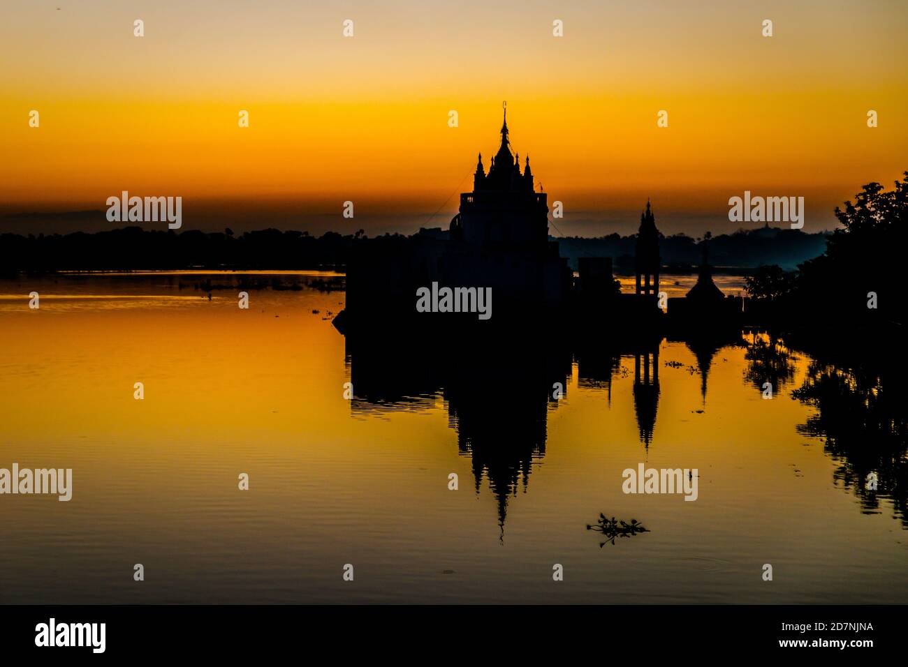 Le lac Taungthaman près du pont U Bein à Mandalay Banque D'Images