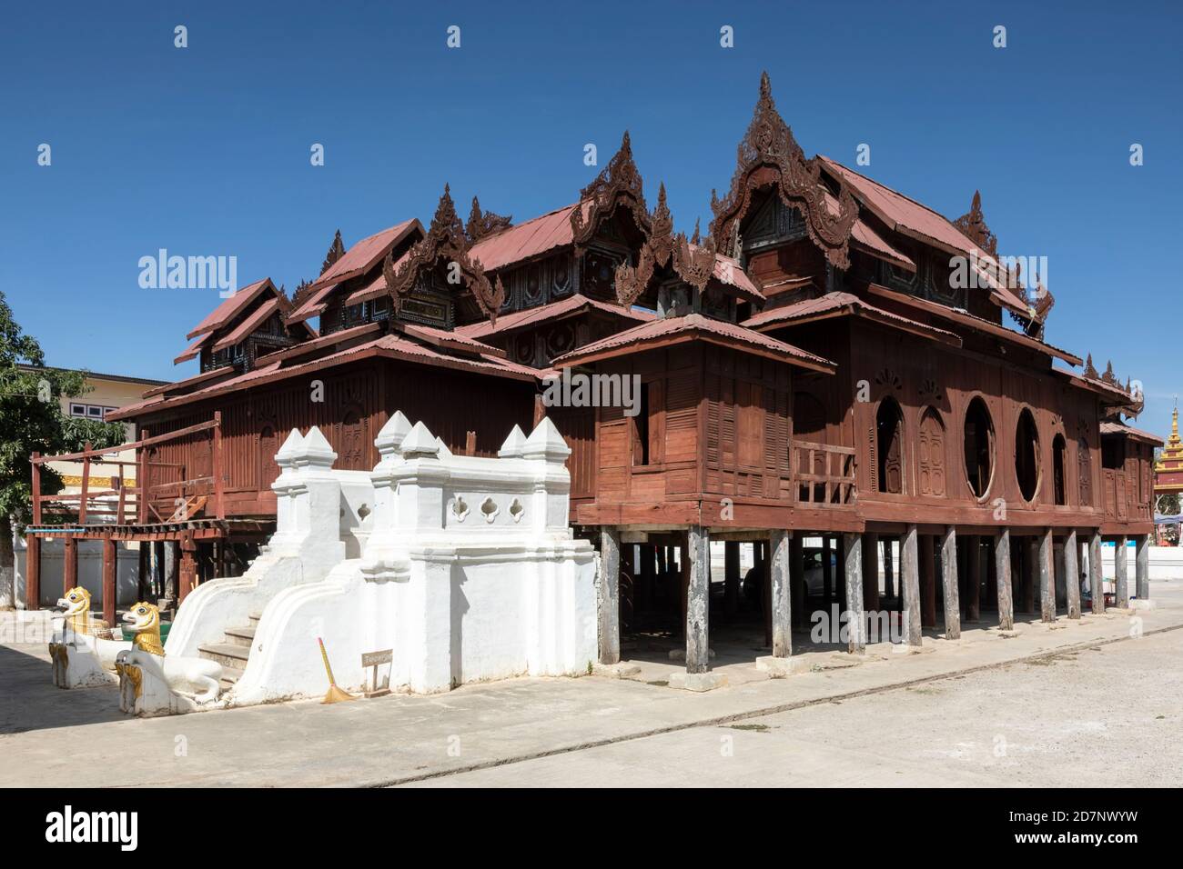 Monastère de Shwe Yan Pyay au lac Inle, Myanmar Banque D'Images