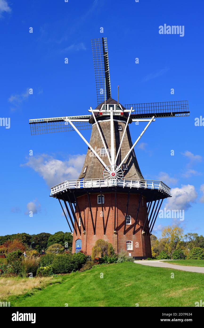 Pays-Bas, Michigan, États-Unis. Le moulin à vent DeZwaan (le cygne en néerlandais) aux jardins de Windmill Island, en Hollande, au Michigan. Banque D'Images