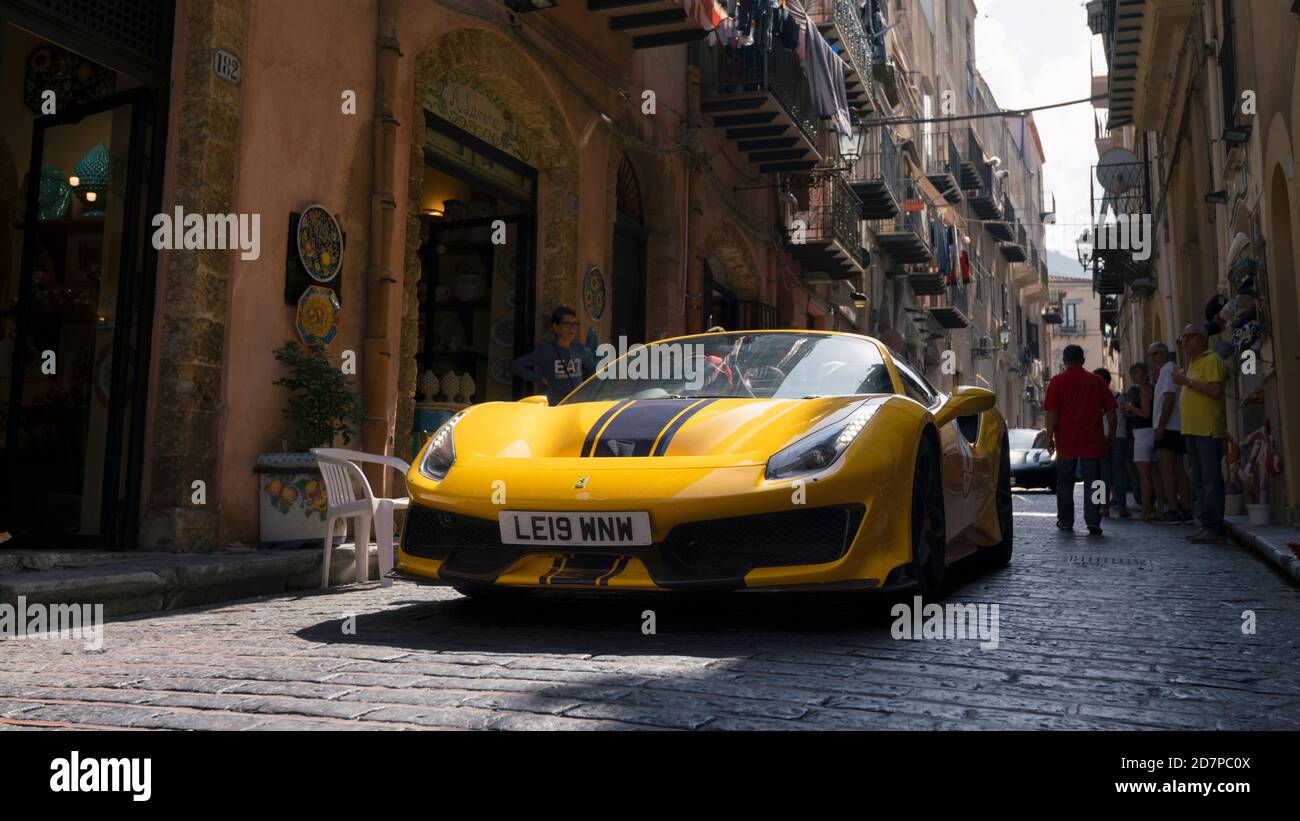 Le « Targa Florio » est de retour à Cefalù. Rallye Ferrari Club. Cefalù, Sicile, Italie Banque D'Images