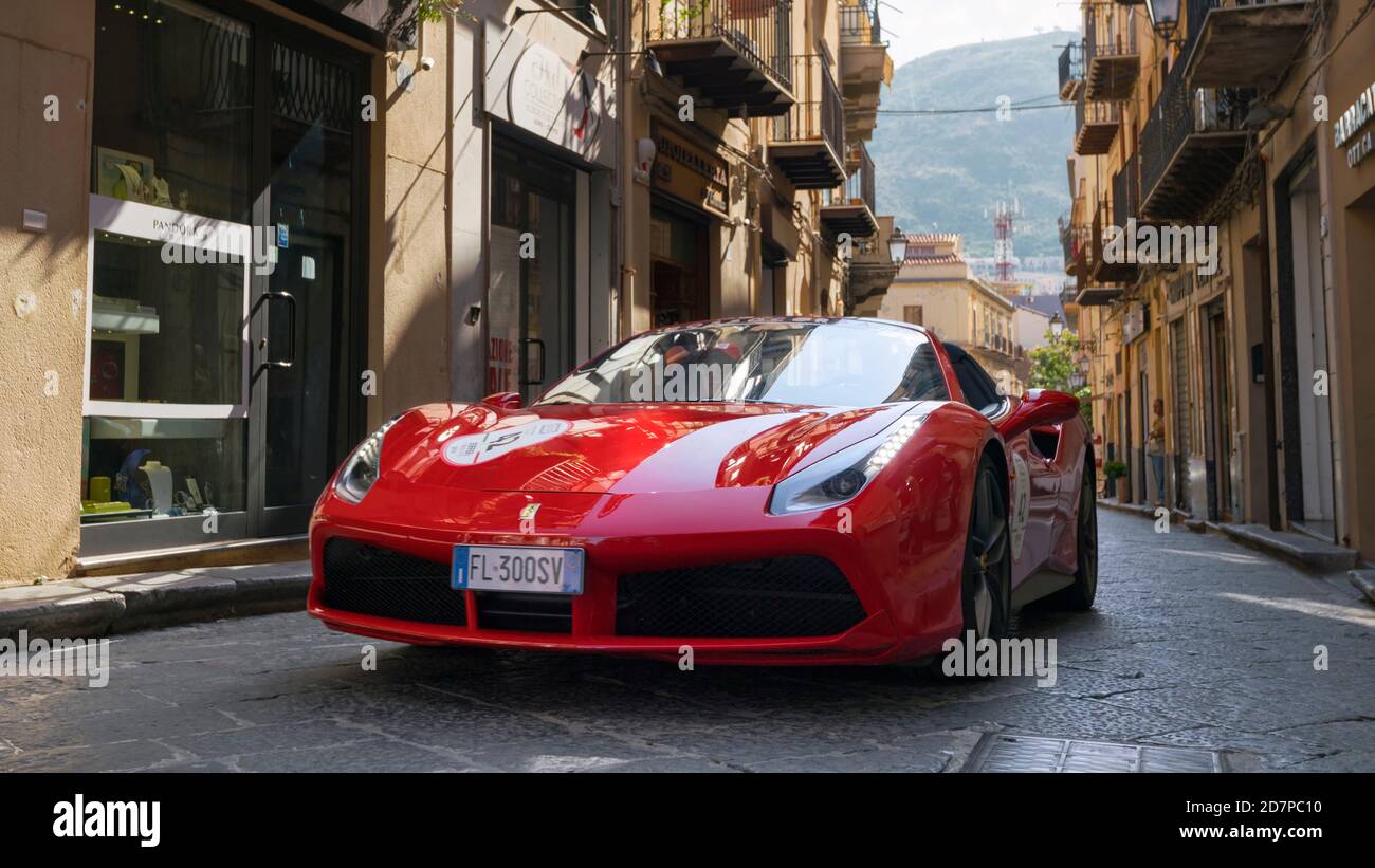 Le « Targa Florio » est de retour à Cefalù. Rallye Ferrari Club. Cefalù, Sicile, Italie Banque D'Images
