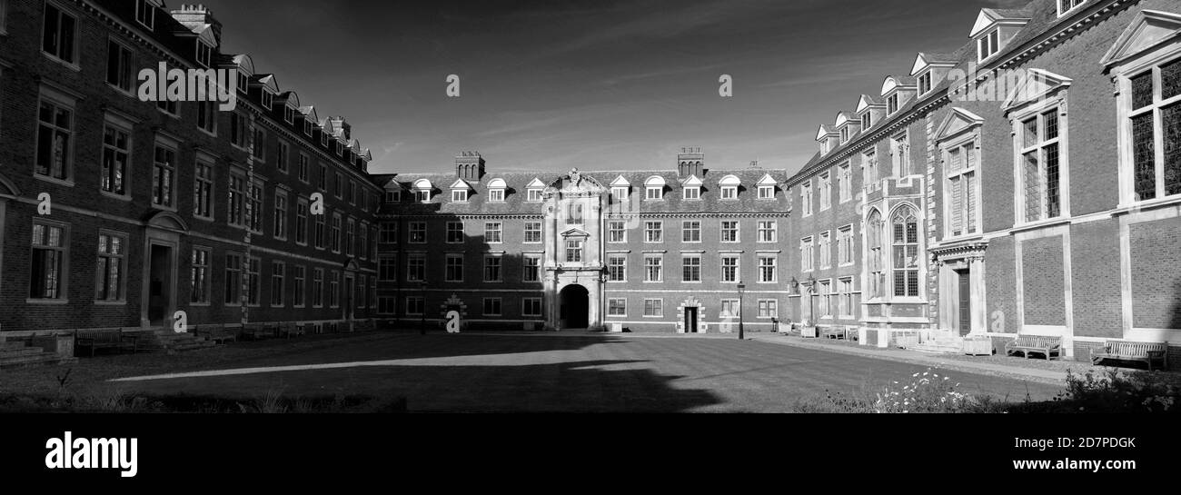 Vue sur l'entrée de l'université St Catherines, Trumpington Street, Cambridge City, Cambridgeshire, Angleterre, Royaume-Uni Banque D'Images