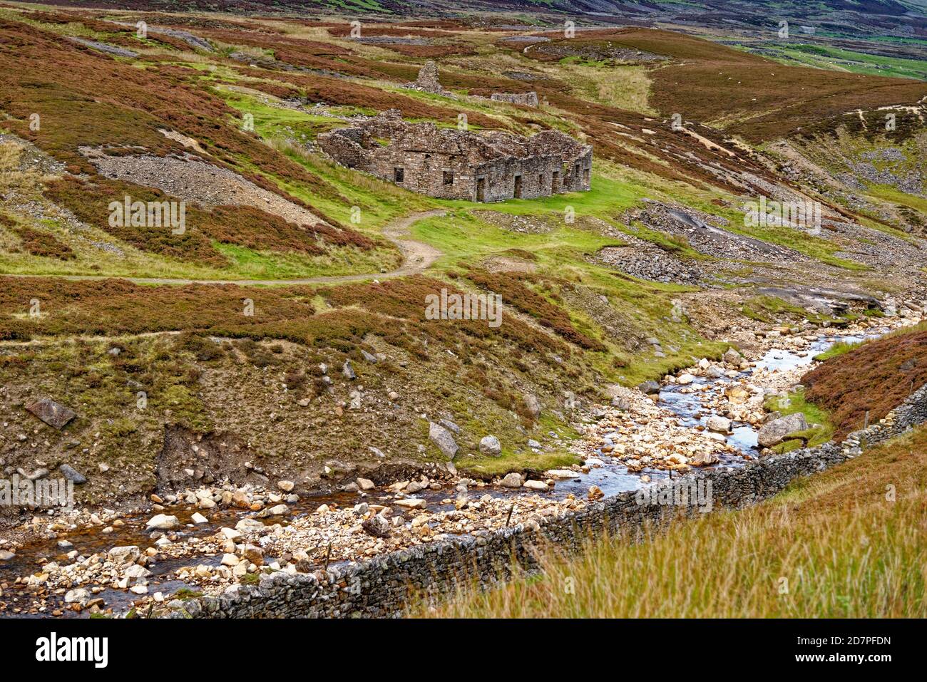 Les vestiges du moulin à fusion Old Gang Beck, au-dessus du parc national des Dales du Yorkshire, North Yorkshire, Angleterre, Royaume-Uni Banque D'Images