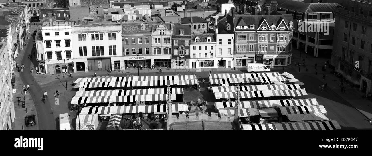 Vue sur le toit sur Cambridge City, depuis la tour de l'église Great St Marys, Cambridgeshire, Angleterre, Royaume-Uni Banque D'Images