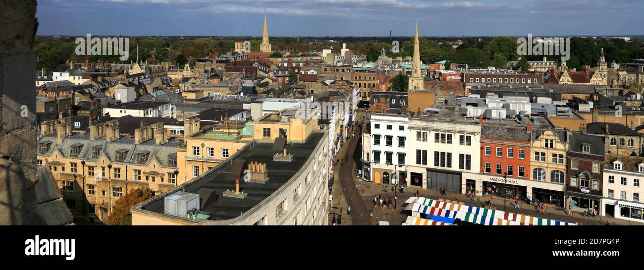 Vue sur le toit sur Cambridge City, depuis la tour de l'église Great St Marys, Cambridgeshire, Angleterre, Royaume-Uni Banque D'Images