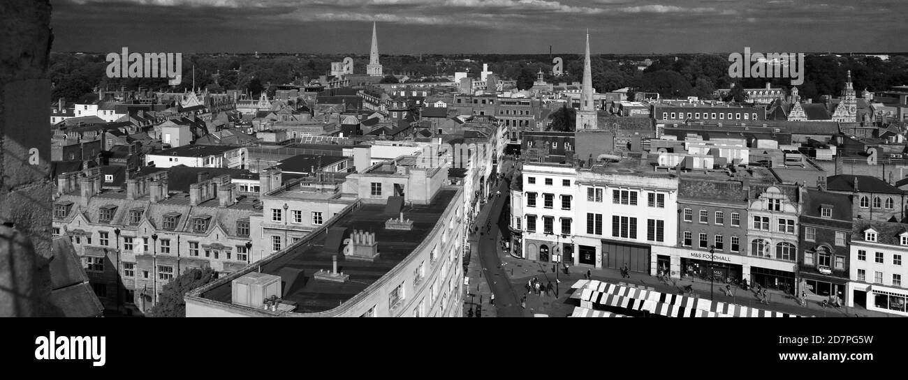 Vue sur le toit sur Cambridge City, depuis la tour de l'église Great St Marys, Cambridgeshire, Angleterre, Royaume-Uni Banque D'Images