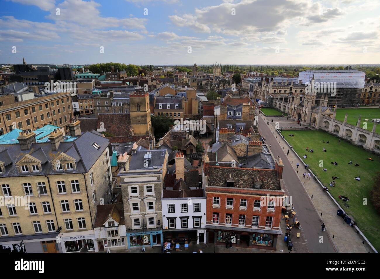 Vue sur le toit sur Cambridge City, depuis la tour de l'église Great St Marys, Cambridgeshire, Angleterre, Royaume-Uni Banque D'Images