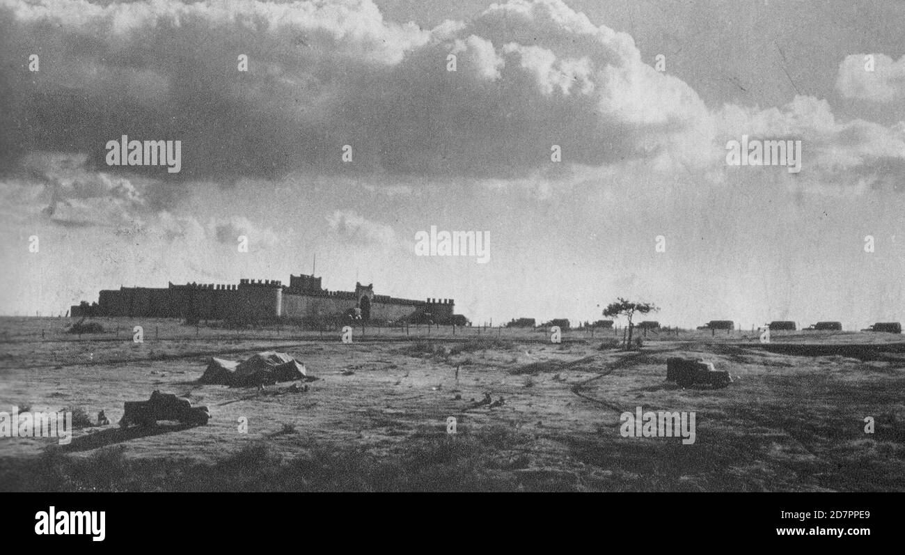 Méga fort en Éthiopie avant l'attaque par la 1re Division d'infanterie sud-africaine ca. 1941 Banque D'Images