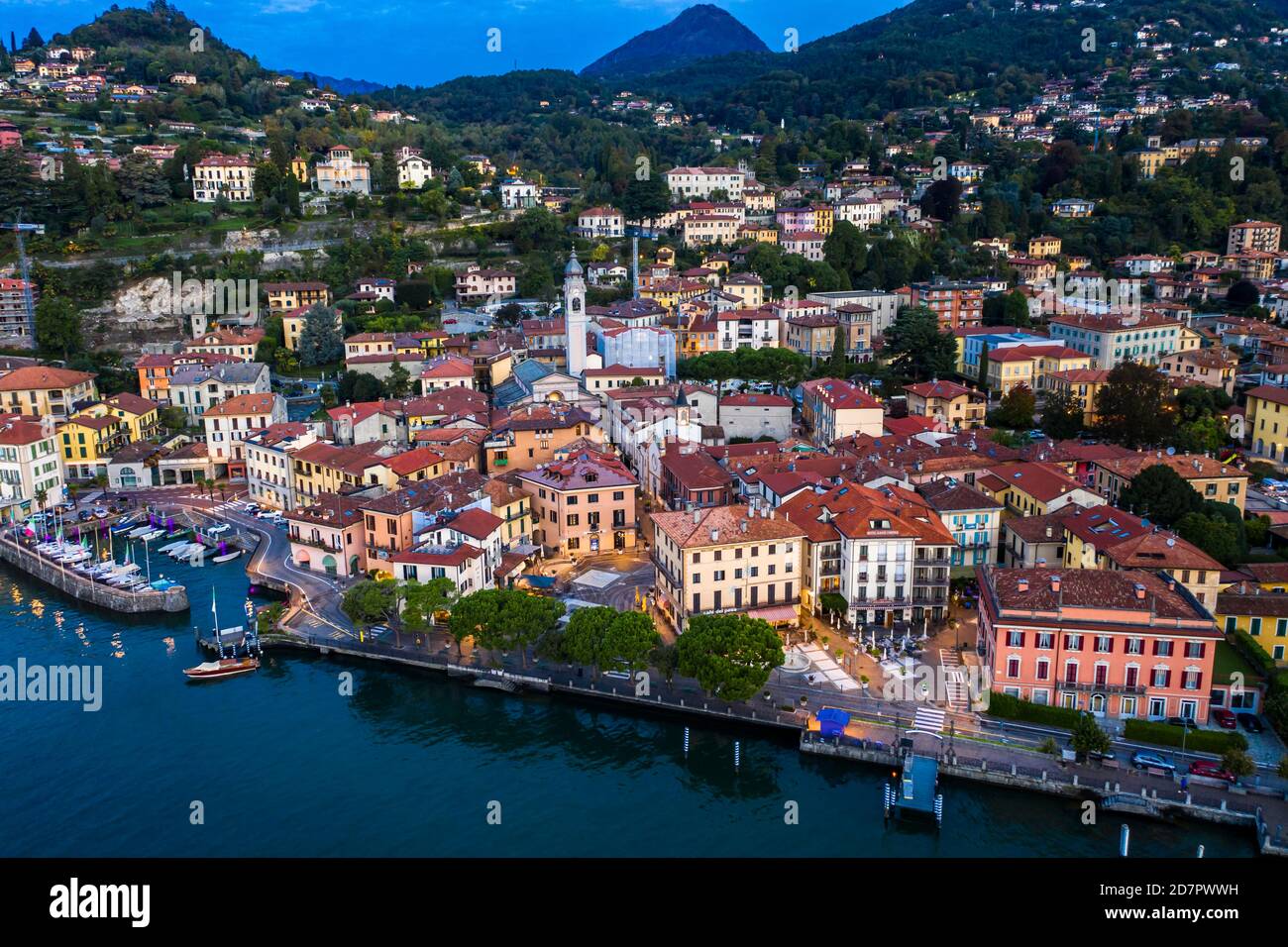 Vue aérienne, Menaggio le matin, Lac de Côme, Lago di Como, province de Côme, Lombardie, Italie Banque D'Images