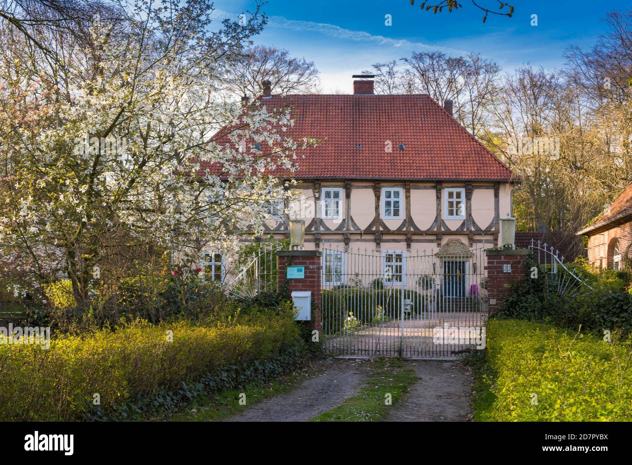 Château Hopen au printemps, Oldenburger Muensterland, Lohne, Basse-Saxe, Allemagne Banque D'Images