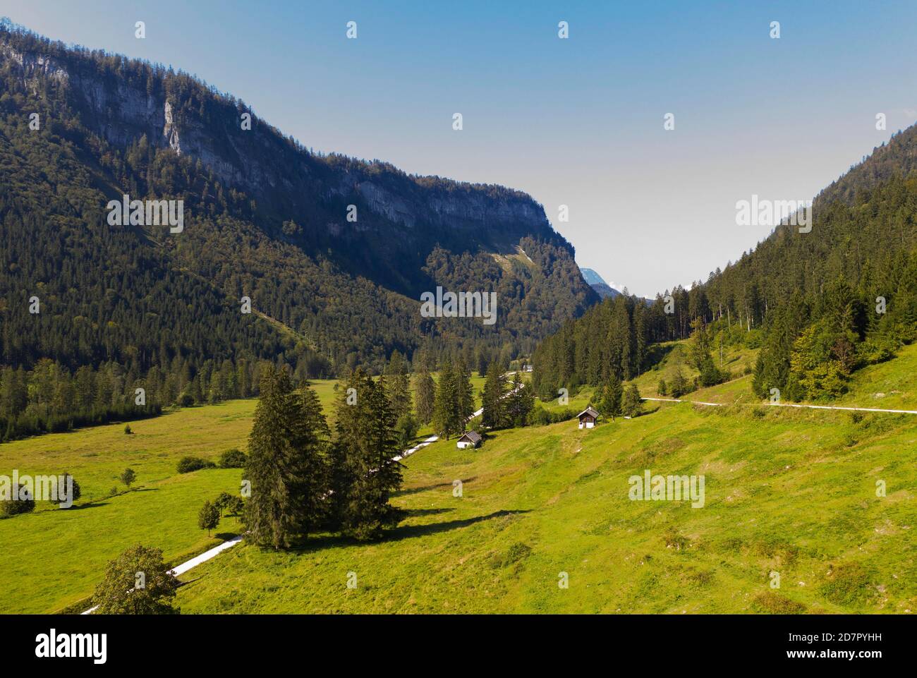 Prés alpins et huttes alpines à Rettenbachtal, Bad Ischl, Salzkammergut, haute-Autriche, Autriche Banque D'Images