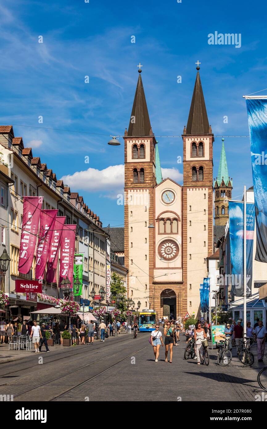 Boutiques de Domstrasse, rue commerçante, cathédrale Saint-Kilian, cathédrale Saint-Kilian, centre-ville, Wuerzburg, Franconie, Bavière, Allemagne Banque D'Images